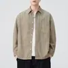 2025 Nova Camisa Masculina Retrô Japonesa de Outono Roupa de Trabalho Versátil Solta Casual Listrada Camisa Americana Moderna