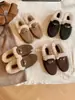 Sapatos de Meia Sola Grossa de Camurça com Fivela Retro Old Money Integrada de Pele de Ovelha Henan para Mulheres, Pantufas de Lã Quentes para Casa