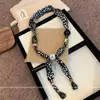 Serie de Colores Maillard ~ Collar de Bufanda de Seda con Estampado de Leopardo Retro Diseño de Nicho para Mujer Cadena de Suéter Accesorios de Bufanda de Seda con Cuello Halter
