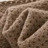2025 Novo Lenço de Tricô Triangular Recortado Estilo Retrô de Hong Kong Camada com Xale e Colete Lenço de Camisa Feminino