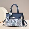 Bolso cruzado nuevo, moderno y versátil, con bordados elegantes, sensación sofisticada y de alta gama, adecuado para mujeres de mediana edad, se puede llevar al hombro o cruzado, elegante