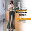 Calça Jeans Feminina Outono 2024 Cintura Alta Stretch Curta com Barra Riscada e Flare Dividido Fivela Cavalo