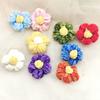 Broche de flor pequeña de terciopelo dorado puff súper lindo corazón de niña flor de lana bolso colgante accesorios de ropa mujer