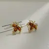 Brincos de Folha de Bordo com Recortes Cristalinos Retrô para Mulheres, Luxo Acessível de Nicho, Elegantes de Alta Qualidade, Brincos Atmosféricos, Brincos Únicos e Bonitos