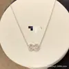 Colar de ouro 18k de alta qualidade com ferradura e fecho de oito para mulheres, versátil e luxuoso, um presente perfeito para namorada ou melhor amiga