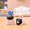 Nova chegada: Caixa Surpresa Ah Wu Porquinho - Miniatura de Resina Fofa e Moderna para Decoração de Mesa Presente