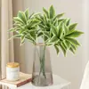 Plantas artificiais: Bambu-lírio, Madeira Brasileira, Árvore Sangue de Dragão, Calateia, Ipê-amarelo, Paisagismo de Interiores, Decoração Floral de Entrada, Folhas Verdes