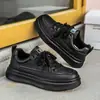 Nuevas zapatillas casuales ligeras para todas las estaciones, zapatos de hombre modernos y versátiles, zapatillas deportivas para correr con suela gruesa para aumentar la altura