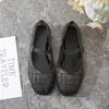 Sandálias de Bico Transparente para Mulheres, Novo Estilo Francês de Verão 2026 Sapatos de Salto Bloco Elegantes e Delicados para Uso ao Ar Livre