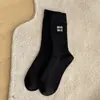 Calcetines estilo miu, calcetines de media pantorrilla bordados con letras para mujer, calcetines de algodón acanalados de color liso, calcetines nuevos estilo coreano para otoño/invierno