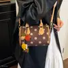 Bolsa de ombro única de veludo com bolinhas, padrão retrô de camurça feminina, moda outono, nova chegada, bolsa transversal, executiva, bolsa de mão requintada 2026, versátil