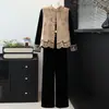Traje de terciopelo estilo chino para madres, moda otoño 2026 para mujer, elegante y versátil conjunto de tres piezas con chaleco para mujeres de mediana edad y mayores