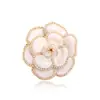 Broche de alta calidad con forma de gota de perla blanca, aceite de camelia, rosa de alta calidad, traje vintage, gran broche para suéter, accesorios