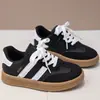 Zapatos planos para niños de primavera nuevos al por mayor, zapatos casuales con cordones, estilo clásico para niños, zapatos para escuela primaria