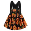 Z [Ropa de Halloween para Mujer] Suministro transfronterizo, vestido de manga larga con estampado de calabaza y cinturón de cinta, estilo retro, y una falda fluida - disponible en stock