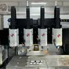 Máquina de Gravação de Quatro Cabeças Equipamento de Máquina-Ferramenta CNC Produz Quatro Artesanato de Acrílico de Alta Eficiência Estruturas de Mesa para Processamento de Precisão