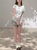 Camiseta de manga corta para mujer, estilo francés, cuello henley blanco, hombro recto, entallada en la cintura, diseño único, top holgado y favorecedor, para verano