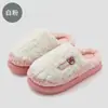 26 Novos chinelos de algodão, chinelos de inverno femininos quentes e antiderrapantes, com sola grossa, sapatos de algodão forrados com fleece para outono e inverno, atacado masculino de inverno