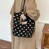 Bolsa de Ombro Casual Retro Estilosa de Grande Capacidade na Moda Estilo Coreano para Mulheres com Bolinhas 2026