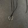 Collar con colgante de bloguera surcoreana con un mensaje de amor: una larga cadena de suéter de cuerda negra con un nicho simple y versátil.