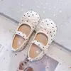 Novos Sapatos Planos de Bolinhas Vintage Verão 2026 Estilo Francês Sapatos Mary Jane para Meninas, Sapatos de Dança de Solado Macio Baixo para Crianças