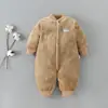 Mono de bebé de dibujos animados engrosado, nuevo estilo para bebé, manga larga, otoño e invierno, franela, versátil, elegante, suave y lindo