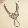 Pulsera de anillo integrado con borla geométrica hueca estilo metal europeo y americano, joyería personalizada de nicho transfronteriza de alta gama para mujer