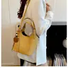 Bolsa saco estilo coreano, chique e minimalista para mulheres; bolsa de ombro nova, moderna e retrô; versátil para o trajeto e o uso diário; bolsa estilosa