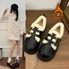Mocassins de Pelúcia com Solado Grosso Estilo Britânico Feminino 2026 Outono/Inverno Novos Sapatos Quentes de Algodão com Pelo Estilo Japonês Retro Sapatos Pequenos de Couro