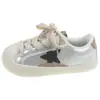 Zapatos retro para niños con puntera de concha, zapatillas de moda de otoño para niños, zapatos casuales para niñas con estampado de estrellas, suela blanda, zapatos lindos y originales para niños