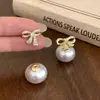 Pendientes de botón elegantes y exquisitos de estilo francés, de lujo ligero de alta gama, con circonita microincrustada y lazo, versátiles para el uso diario