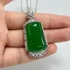 Transmisión en vivo joyería nuevo estilo verde brillante calcedonia incrustada colgante Wushi Pai color jade ágata verde collar Ping'an Pai estilo chino nuevo