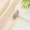 Broche único de perlas con diseño de corazón 2024 nueva moda otoño e invierno corsage accesorios de alfiler delicados para mujer Corea del Sur