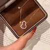 Colar de Prata de Lei S925 com Rubi Cabaça Vazada Luxo Leve Moda Versátil Temperamento Sensação de Alto Padrão Estilo Socialite Corrente para Clavícula