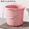Cubos de agua de plástico grandes y pequeños cubos de agua de mano domésticos rojos con tapa lavado de autos trapeado de ropa piso resistente a caídas para transportar agua no rompibles