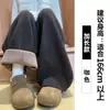 Calça Curva Estilo Mochi com Forro de Fleece Cinza Claro para Mulheres, Outono e Inverno 2025 Nova Cintura Alta Emagrecimento Solta Casual Perna Larga Calça de Moletom
