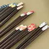 Palillos de Madera Afilados Estilo Japonés con Diseños Impresos, Caja de Regalo de Alta Gama, Palillos de Madera Multicolor, Un Par de Palillos por Persona