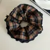 Goma para el pelo Melard de Otoño Color Café con Patrón de Cuadros y Encaje, con un Toque de Lujo, Scrunchie para Moño o Cola de Caballo para Mujer