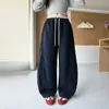 Pantalones de chándal para niñas transfronterizos, ropa de otoño, pantalones casuales curvos estilo americano, nuevo modelo 2026, pantalones deportivos de moda con cordón para primavera y otoño para niños