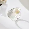 Anillo Abierto de Perla de Agua Dulce Cepillada Texturizada Anillo Curvo Inteligente Metálico Mate Anillo Ajustable para Dedo Índice