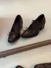 Novos Sapatos Versáteis de Encaixe com Tira Cruzada, Sola Rasa, para Mulheres, Sapatos de Ballet com Salto Grosso de 7cm, Sapatos Mary Jane, Saltos Altos Femininos