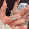 Colar Moeda de Cobre com Zircônia Cavalo para o Ano do Zodíaco, Luxo Leve, Sensação de Alto Padrão, Corrente Elegante para Clavícula, Moderno, Exquisito, Acessório de Pescoço Versátil para Mulheres