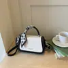 Bolso pequeño transfronterizo 2026 nuevo super popular para mujer, bolso de hombro de alta gama, bolso cruzado cuadrado pequeño