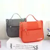 Bolsa de aseo de color sólido catiónico personalizada, Bolsa de viaje portátil con gancho para cosméticos, Se puede agregar logotipo para limpieza