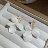 Brincos de Agulha Prata com Diamantes e Pérolas, Design de Borla em Flor, Brincos Estilosos e Luxuosos com um Toque de Alto Padrão