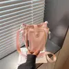 Bolso tipo cubo casual transfronterizo para mujer, nuevo bolso tote diario de gran capacidad para estudiantes, versátil bolso de hombro y cruzado para el trabajo