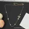 Collar Cruzado Chanel Doble C Nueva Colección, Auténtico con Etiquetas, Alta Calidad, Venta al por Mayor con Descuentos por Cantidad, Directo del Fabricante
