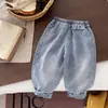 Conjunto de Primavera y Otoño para Niños 2026 Nuevo Elegante Sudadera Abrigo Camisa Cardigan Rayado Jeans Conjunto de Tres Piezas Moderno