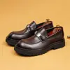 Sapatos Masculinos de Couro Genuíno Estilo Britânico Bico Redondo Solado Grosso Slip-on Aumentadores de Altura Couro de Vaca Sapatos de Couro para Negócios Sapatos Casuais Masculino
