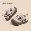 Sapatos de Caminhada para Bebês e Crianças Pequenas Superfície de Couro Sapatos de Bebê para Meninas Sola Macia Antiderrapante Tênis de Bebê para Meninos Sapatos Casuais 1-3 Anos